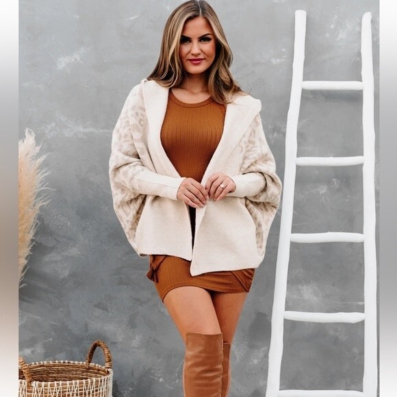 Main Strip For Comfort’s Sake Hooded Leopard Cardigan in Taupe S NWT - Picture 3 of 10